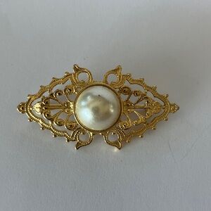 Vintage Gold Tone Pearl Filigree Brooch